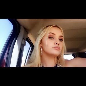 Meet your Posher, Ava